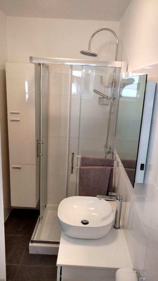 Apartman Eli โรวีน ภายนอก รูปภาพ