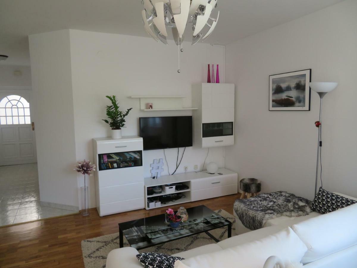 Apartman Eli โรวีน ภายนอก รูปภาพ