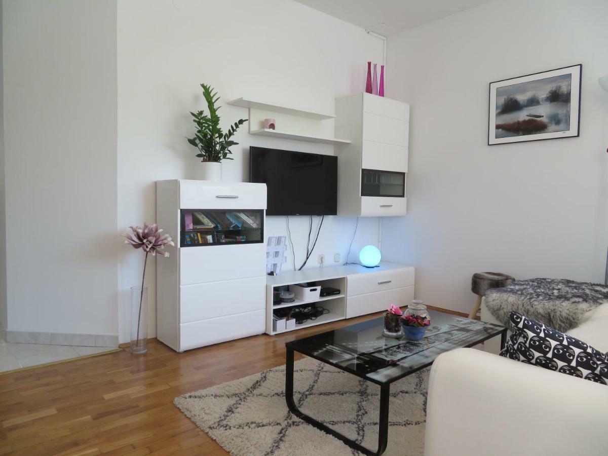 Apartman Eli โรวีน ภายนอก รูปภาพ