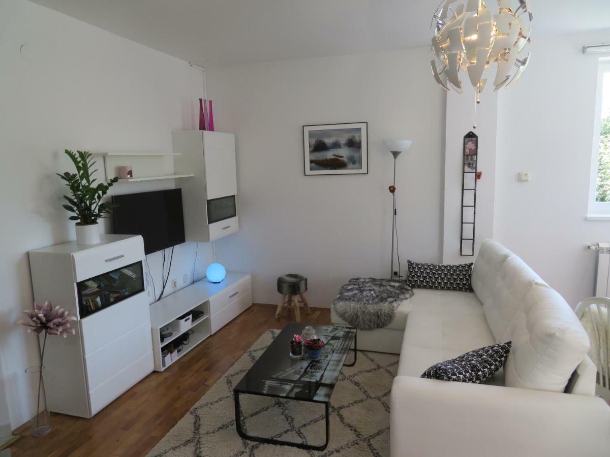 Apartman Eli โรวีน ภายนอก รูปภาพ